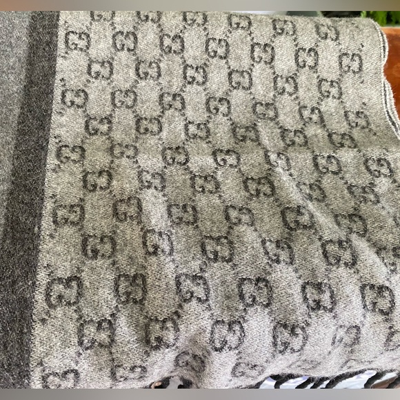 GUCCI Authentic Shawl/Scarf W/certificate of authenticity Included - Picture 7 of 7